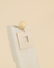 Load image into Gallery viewer, Olivia Earring - Latte
